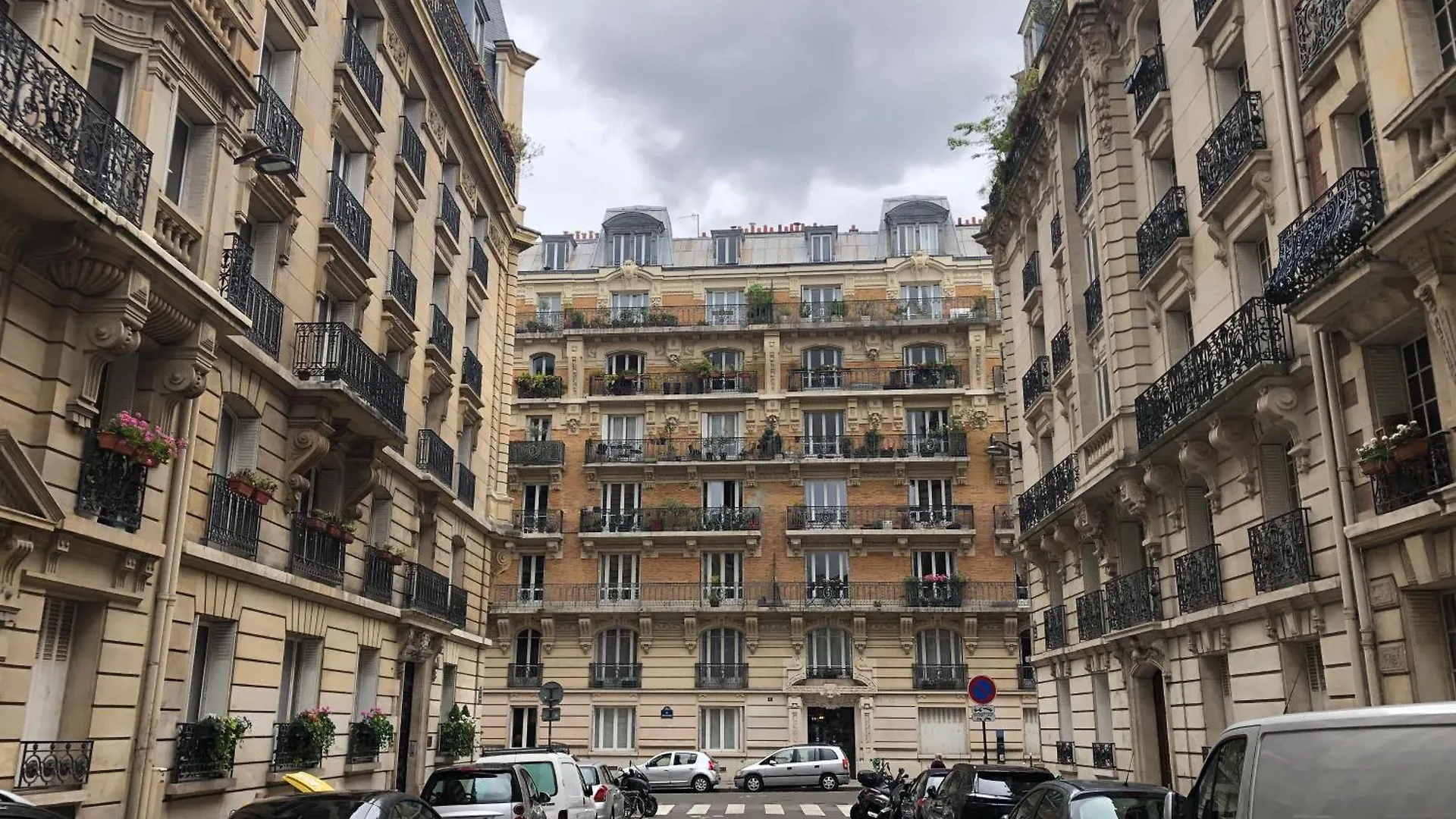 Le Pinky Bird - 15 Pasteur Paris